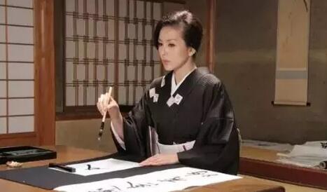日語中出現(xiàn)「ら抜き言葉」的現(xiàn)象是什么原因?