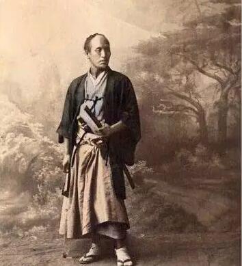 日語中「僕」和「私」的區(qū)別是什么?